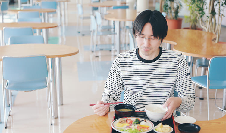 明るく心地よい「食堂」 - お食事やカフェ - 海の病棟 | 福岡県大牟田市 不知火病院(うつ病の治療・入院・カウンセリング)