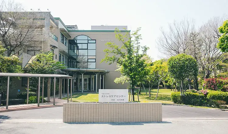 ストレスケア外来入口 - 海の病棟 | 福岡県大牟田市 不知火病院(うつ病の治療･入院･カウンセリング)